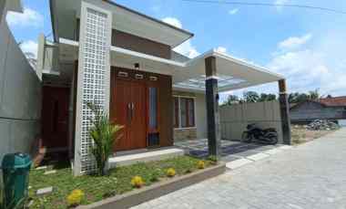 Jual Rumah Desain Kekinian Clasic Modern Nyaman