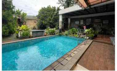 Jual Rumah Mewah dengan Kolam Renang di Cibubur