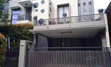jual rumah mewah dengan swimming pool