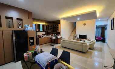 Jual Rumah Singgasana Pradana Bandung