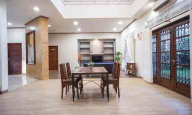 Kompleks Margorejo 2,5Lt Semi Furnish Nego