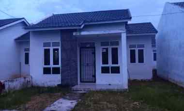 over kredit rumah jl pesantren parit indah