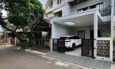 Rumah Dijual di Jalan raya pinang. Pondok indah