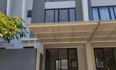 Royal Residence Wiyung 3 Lantai Minim 2 Thn