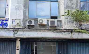 ruko klampis megah strategis ada area parkir