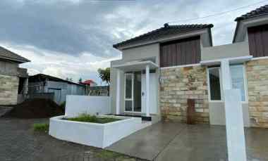 Rumah 1 Lantai Lokasi dekat Terminal Mulyorejo