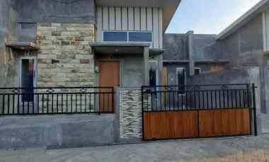 Rumah 1 Lantai Modern Minimalis di Wagir