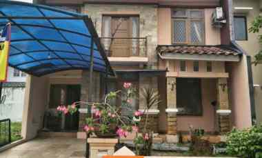 Rumah 2 Lantai Apik Perumahan Telaga Golf Sawangan