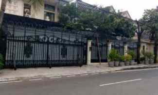 rumah 2 lantai bagus unfurnished shm di harga menarik