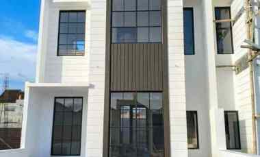 Rumah 2 Lantai Classic Modern Lokasi Sukun