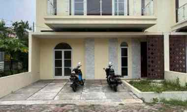 rumah 2 lantai dalam cluster mampang