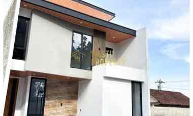 Rumah 2 Lantai dekat Al Azhar Cairo di Ngaglik, Sleman