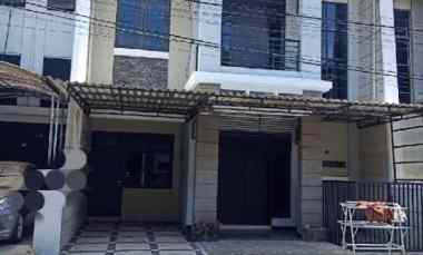 Rumah 2 Lantai, di Manyar, Row Jalan 3 Mobil