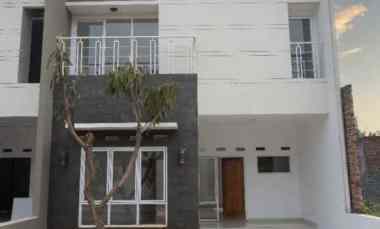 Rumah 2 Lantai. di Timur Jakarta Cibubur