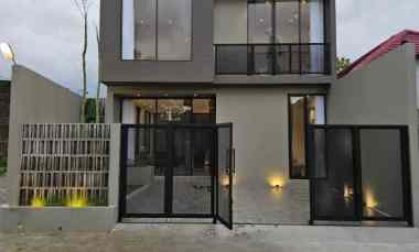 rumah 2 lantai full furnished di pusat kota sleman