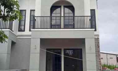 rumah 2 lantai konsep american classic di kota malang