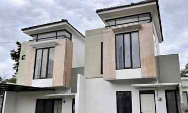 Rumah 2 Lantai Lokasi di Cemorokandang Malang