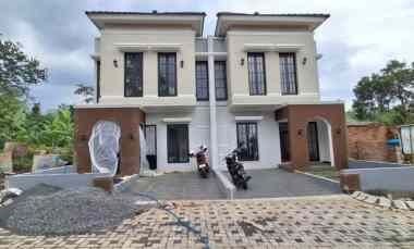 rumah 2 lantai lokasi perumahan arzeta pakis malang