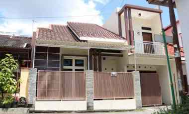 Rumah 2 Lantai Mewah di dalam Perumahan Elite Kalasan