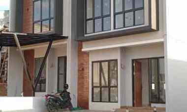 Rumah 2 Lantai Minimalis dekat Graha Raya Bintaro