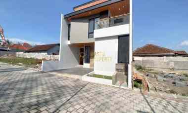 Rumah 2 Lantai MOdern Strategis di Sukoharjo, Ngaglik