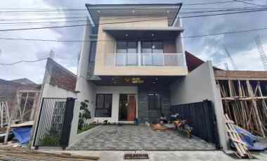 Rumah 2 Lantai, Siap Huni, 5 menit ke Sleman City Hall