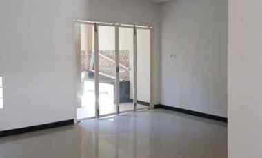 Rumah 2 Lantai, Siap Huni di Babatan Pantai