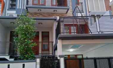 Rumah 4 Lantai di Palmerah Jakarta Barat
