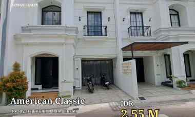 Rumah Jagakarsa American Classic dalam Cluster