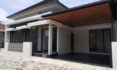 Rumah Baru Cantik Timur Kammpus UII Yogyakarta