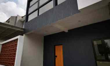 Rumah Baru Design Modern Strategis di Lowokwaru Malang