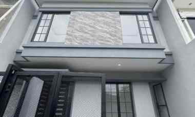 Rumah Baru Gress Klampis Semolo Row Jalan 2,5 Mobil