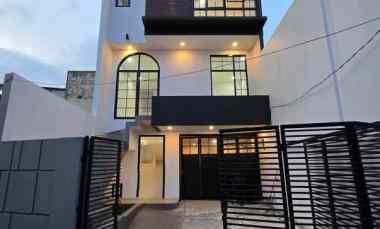 Rumah Baru Lokasi Strategis di Jatinegara Jaktim