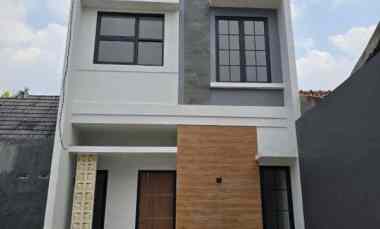 Rumah Baru 2 Lantai Siap Huni dekat Tol Pondok Cabe di Depok