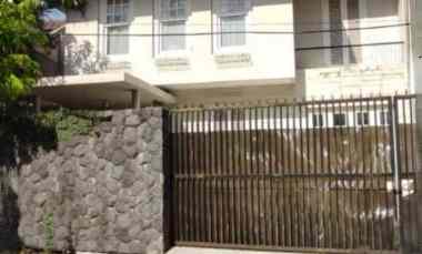 Rumah Cantik 2 Lantai di Simpang Darmo Permai