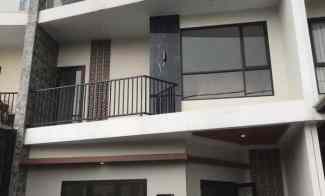 rumah cantik 3lt rooftop balkon carport 2 mobil