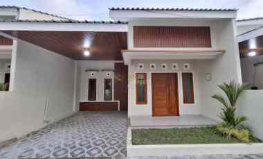 Rumah Cantik, dalam Cluster di Purwomartani, Sleman