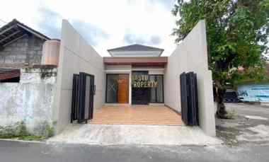 Rumah Cantik, dalam Cluster di Purwomartani, Sleman