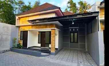 Rumah Cantik Desain Modern di Ngemplak Sleman