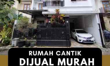 rumah cantik dijual murah 2 lantai diperumahan