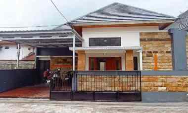 rumah cantik modern dalam cluster di dekat kampus uii