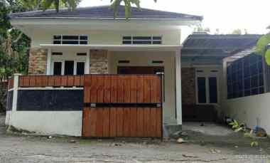 Rumah Cantik Siap Huni dekat Lapangan Kasihan Bantul