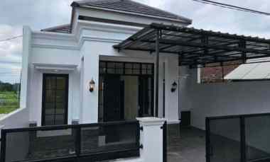 rumah cantik timur jl kaliurang km 12 5 sleman jogja