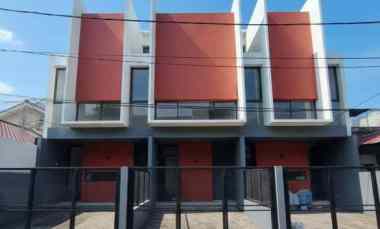 Rumah dalam Townhouse Minimalis Modern di Joglo Jakbar