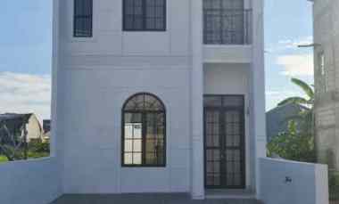 Rumah Desain Amerika Klasik di Perdos Unhas Antang