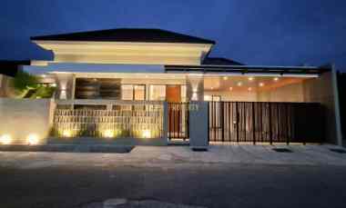 Rumah Desain Modern dekat Kampus Uii Jakal