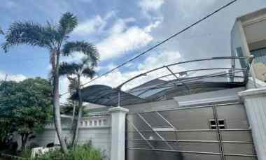 Rumah Dharmahusada Indah, Strategis