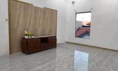 rumah di klampis semolo timur