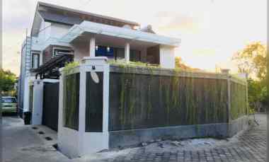 rumah elite bergaya villa di denpasar barat