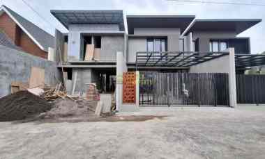 Rumah Full Furnished, 2 Lantai, 7 menit Kampus Upn Jogja